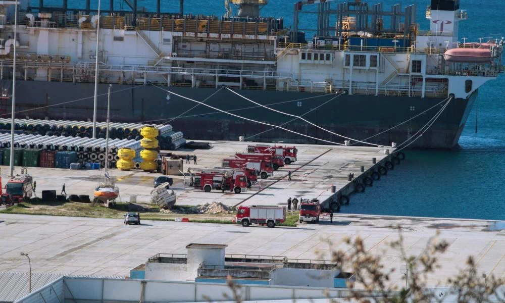 Euroferry Olympia: Έδεσε επιτέλους στο λιμάνι του Αστακού - Ξεκινούν και πάλι οι έρευνες (βίντεο)